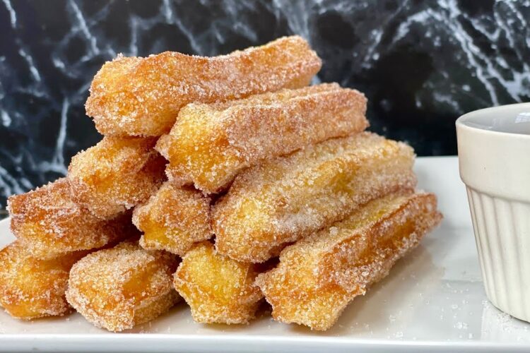 VOICI COMMENT FAIRE DES CHURROS À LA MAISON SANS MACHINE👩🏻‍🍳 Avec sauce chocolat 🍫 Deli Cuisine