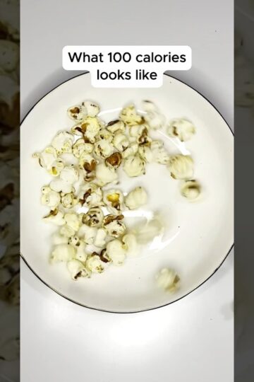 What 100 Calories of Popcorn Looks Like! #caloriedeficit #caloriecounting #calories #diet #calories