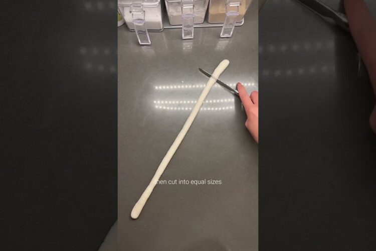 How to make the rice cakes in tteokbokki