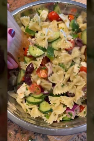 The best pasta salad for summer 2023💛 full recipe at spoonfulofsi.com 🫶 #recipe #pastasalad