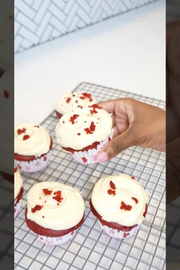 How to make boxed cake mix taste better! Red velvet cupcakes! #dessert
