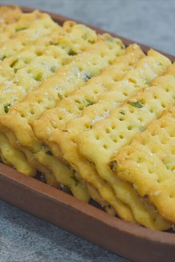 Perfect Cracker Recipe ! Easy and Delicious ! Saltine crackers with green Onion Recipe