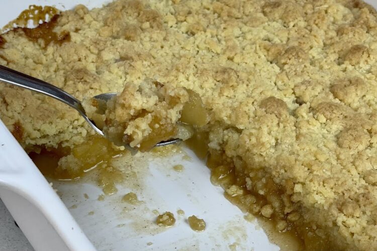 Cette façon de préparer le crumble aux pommes a choqué mes invités 🍎