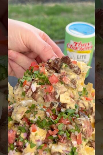Steak Loaded Nachos 🔥 Seasoned with @tonychacherescreolefoods6156 Lite Creole Seasoning
