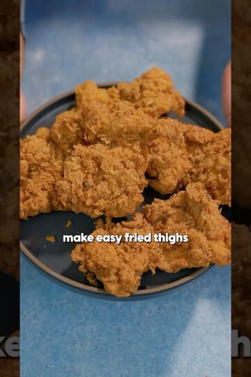 Easy Fried Chicken Thighs #shorts #friedchicken