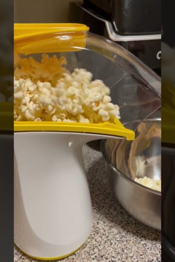 Low Calorie Popcorn 🍿 #lowcalorie #lowcaloriesnacks #asmr #asmrfood #amazonfinds #popcorn #amazon