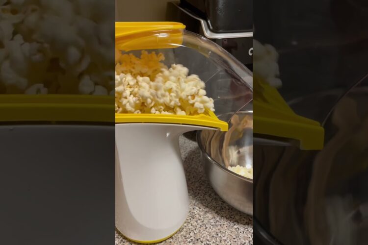 Low Calorie Popcorn 🍿 #lowcalorie #lowcaloriesnacks #asmr #asmrfood #amazonfinds #popcorn #amazon