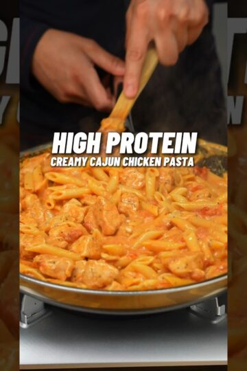 MOST DELICIOUS High Protein Creamy Cajun Chicken Pasta, ONLY 525 calories in One Pan! 🔥👨🏽‍🍳🥘