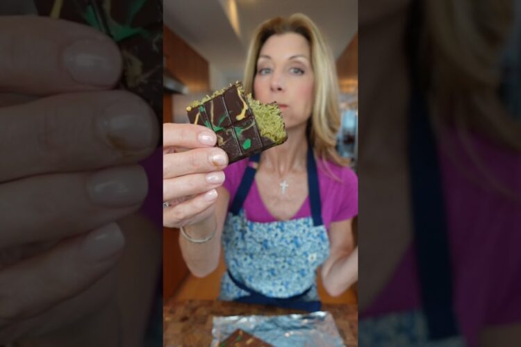 Pistachio Knafeh Chocolate Bar