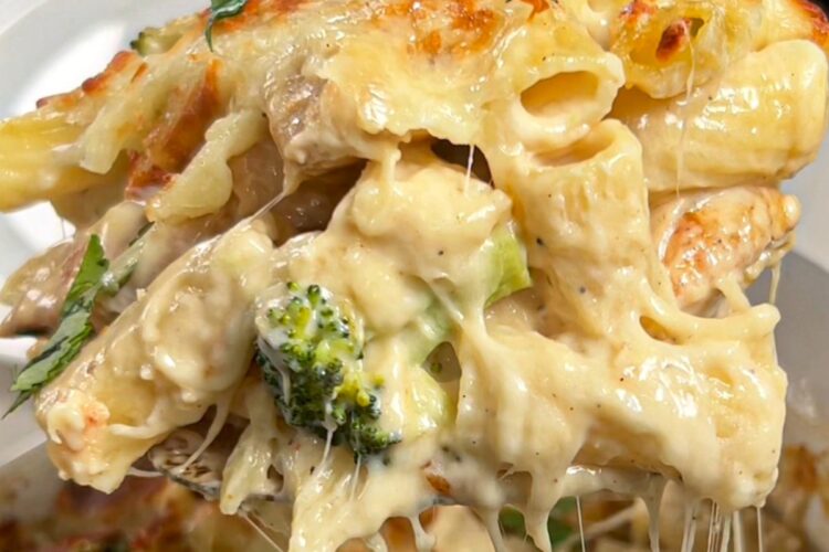 Chicken & Alfredo Broccoli Bake