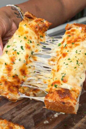 Roasted Garlic Cheesy Bread - Toni's Recipes