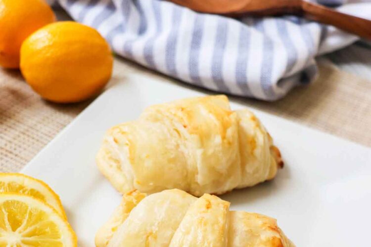 Lemon Cheesecake Rolls Featured Image