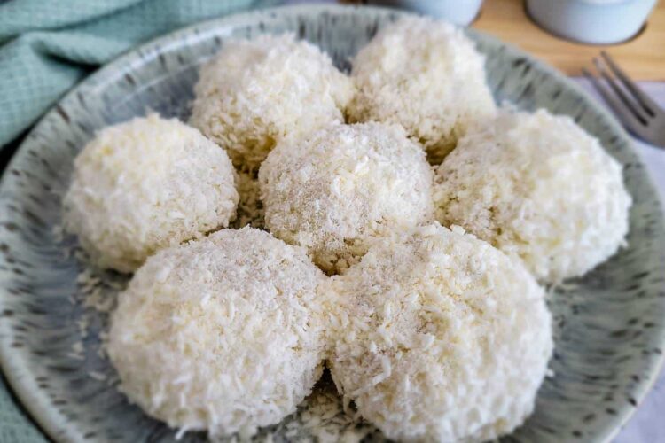 Indonesian sweet rice balls - ketan putih.