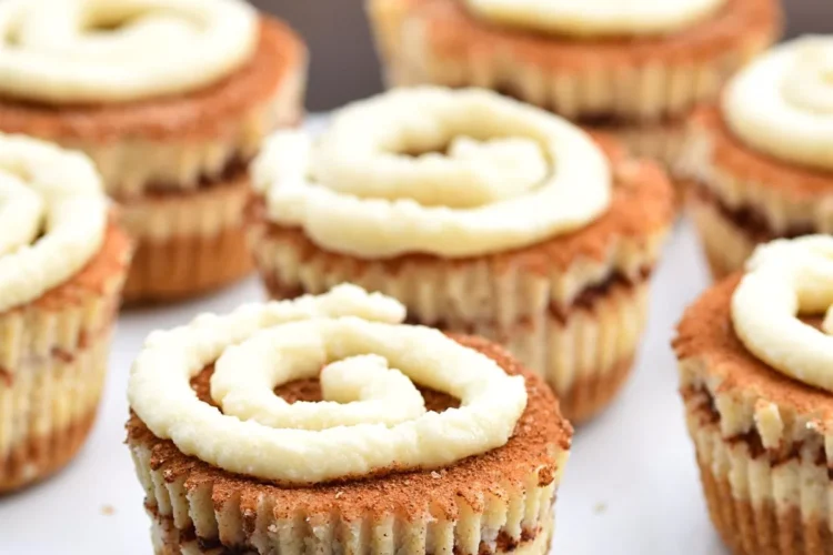 Mini cinnamon cheesecake roll cheesecake