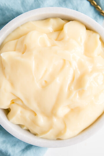 A cup of ice pastry cream