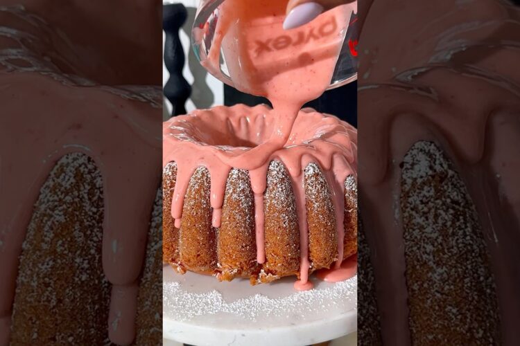 Fresh Strawberry Pound Cake at Grandbaby-Cakes.com #poundcake #strawberrycake