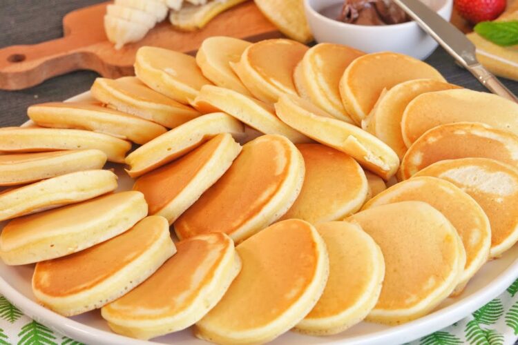 How to Make The Best Pancakes | Easy Fluffy Pancakes Recipe 🥞