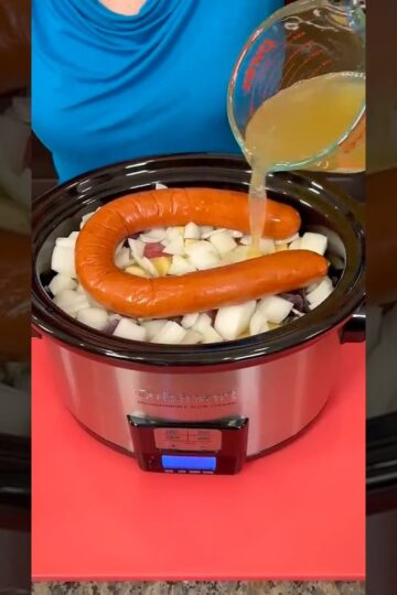 Easy One Pot Dinner! #easyrecipes #dinnerideas #crockpot