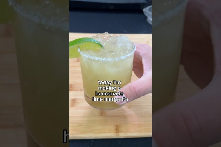 Today I’m making a homemade lime margarita #homemade #margarita #recipe