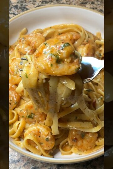 Garlic Butter Shrimp Fettuccine! #garlicbutter #shrimp #fettuccine #pasta #easyrecipe #dinnerideas