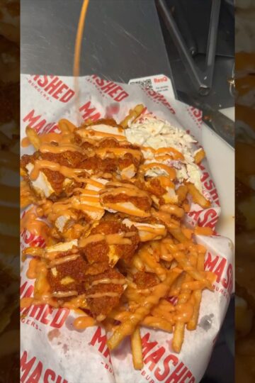 LOADED HOT CHICKEN FRIES! 🔥🔥 Mashed Burgers in Hoboken NJ. #DEVOURPOWER