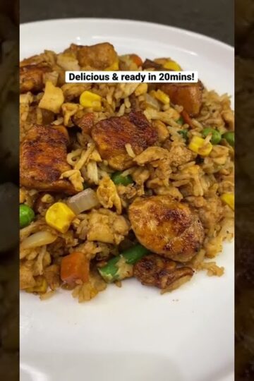 Easy & Healthy Chicken Fried Rice! High Protein Meal #friedrice #healthyrecipes #recipe #healthyfood