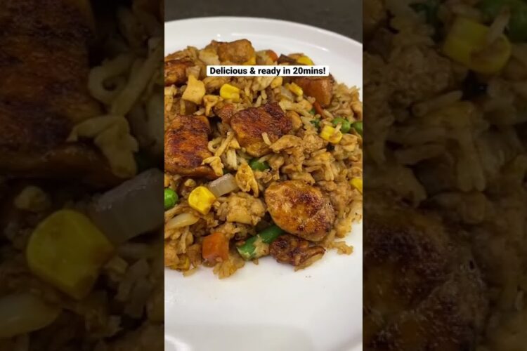 Easy & Healthy Chicken Fried Rice! High Protein Meal #friedrice #healthyrecipes #recipe #healthyfood