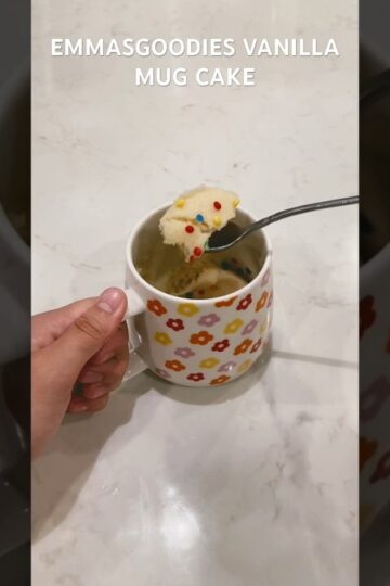 EASY VANILLA MUG CAKE IN THE MICROWAVE!! (Emma’s Goodies)