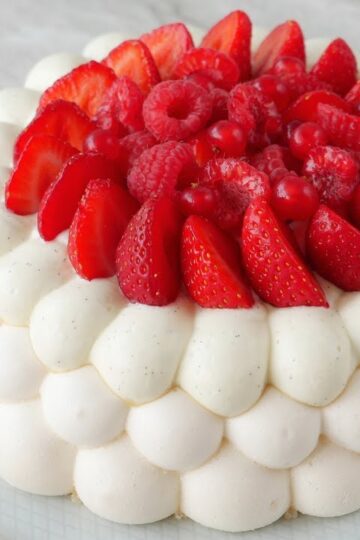 PAVLOVA aux FRUITS ROUGES - Recette de Meringue française