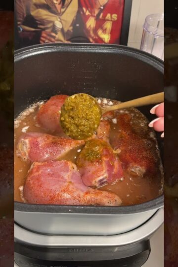 Slow Cooker Crockpot Chicken using our Kickin chicken seasoning bomb  #recipe #foodie #slowcooker
