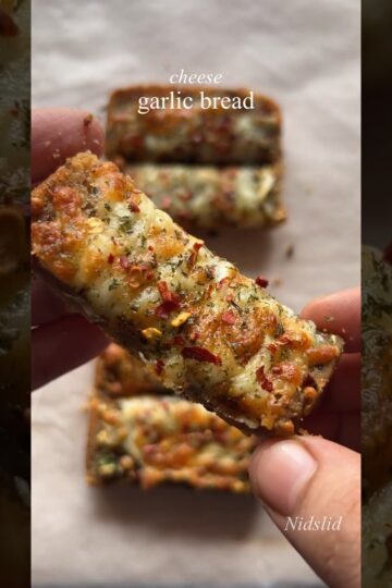 Cheese Garlic bread #trending #garlic  #food #viralvideo #garlicbread #bread #eveningsnacks #easy