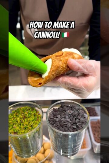 How To Make A Cannoli! 🇮🇹