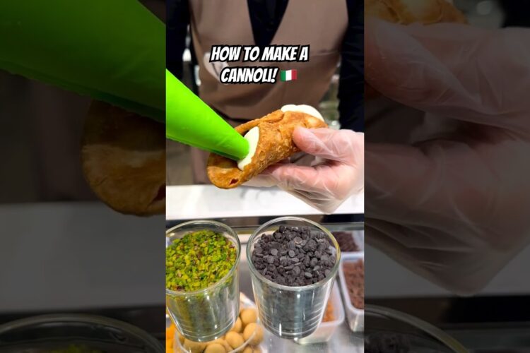 How To Make A Cannoli! 🇮🇹