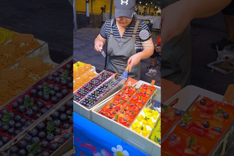 New style cake🍰🫐Tiramisu cake, looks so delicious. #streetfood  #Shorts #food #thaifood