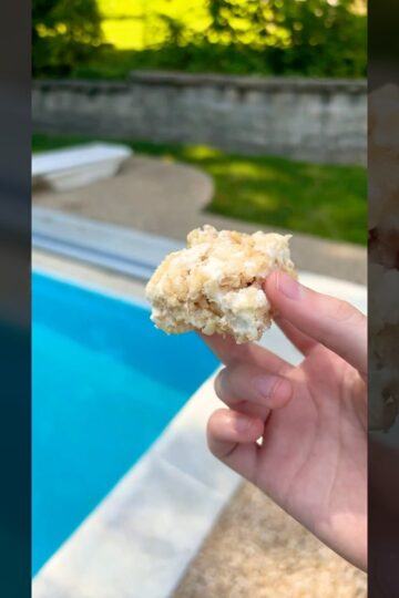 Making homemade rice krispy treats!! 💕🎀 #ricekrispietreats #ricekrispies #homemade #baking #viral