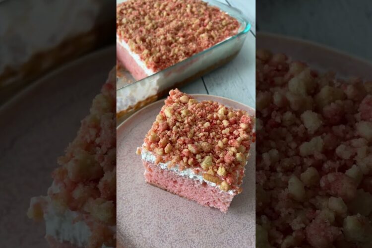 STRAWBERRY CRUNCH TRES LECHES CAKE #shorts