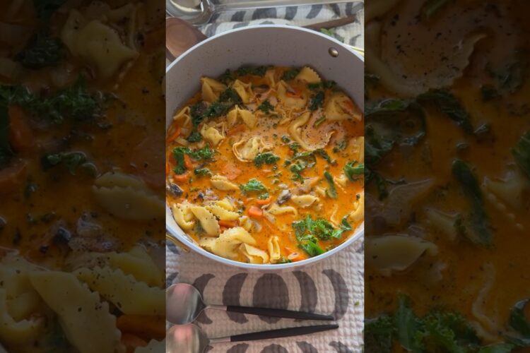 My family goes crazy over this One Pot Veggie Tortellini Soup #shorts