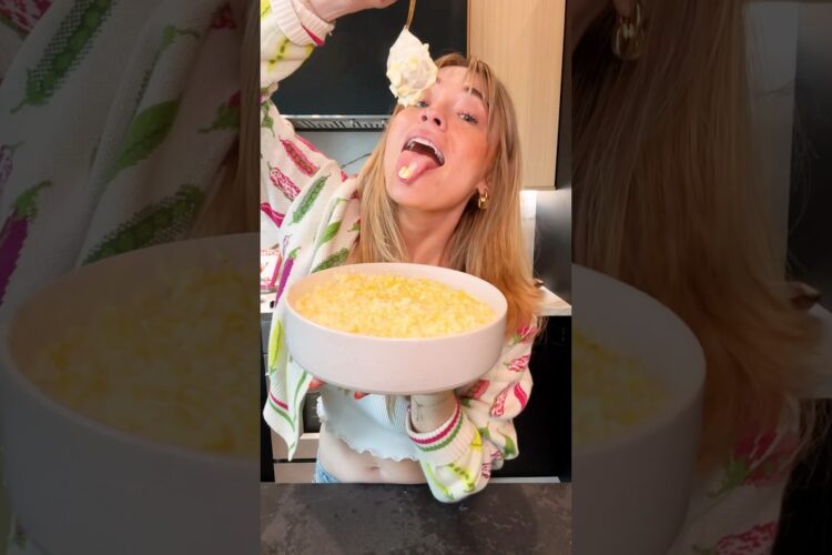 FAMOUS CREAMED CORN my favorite Thanksgiving side. Full recipe on my substack, link in bio! #sides