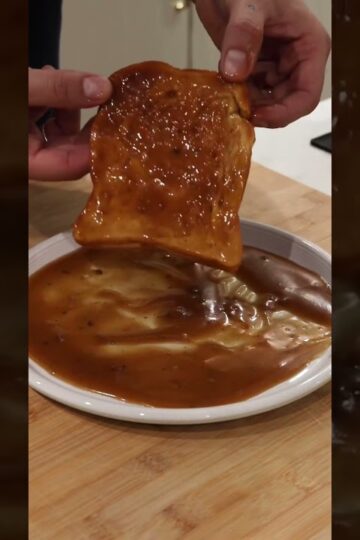 We recreated the famous Moist Maker Sandwich from friends! #thanksgiving #thanksgivingrecipes