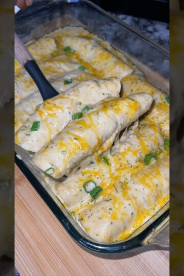 Sour Cream Chicken Enchiladas 🔥 | Full Recipe in comments #texmex #mexicanfood #cooking #food