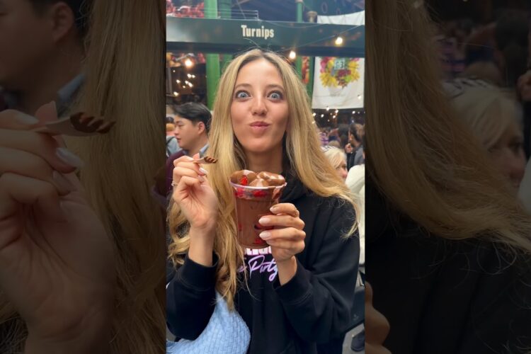 VIRAL CHOCOLATE COVERED STRAWBERRIES | from borough market, london 🍫🍓