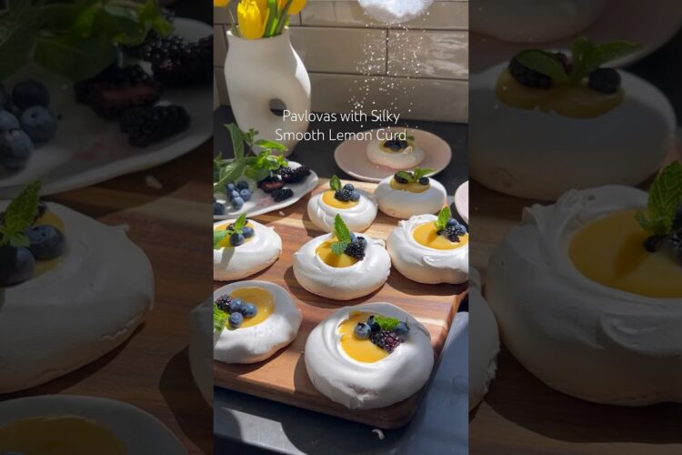 Pavlovas with Silky Smooth Lemon Curd 🍋