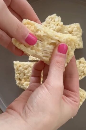 Easy and delicious homemade Rice Krispie treats!