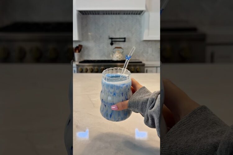 Coconut Cloud Smoothie🩵 #recipe #drink #smoothie #coconut #asmr #thatgirl #blue #viral #shorts #fyp