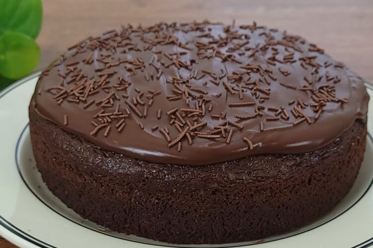 Easy Chocolate Cake Recipe | Eggless Chocolate Cake