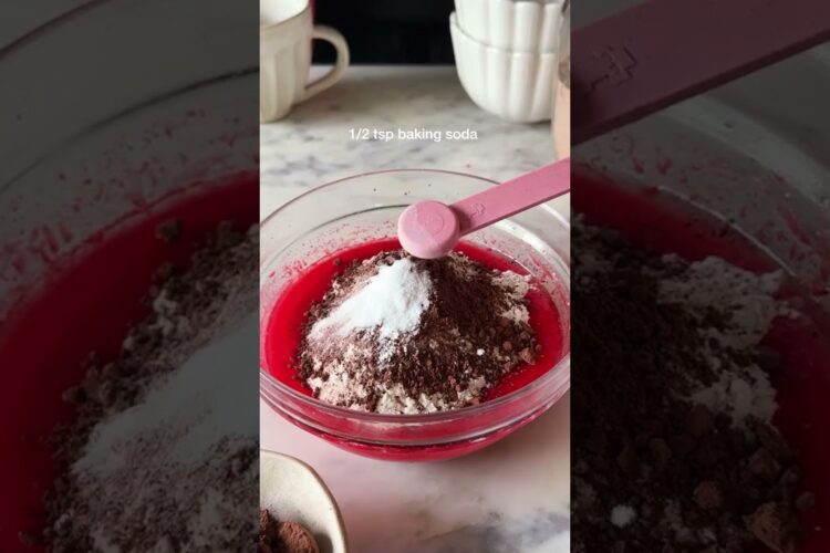 *NO OVEN* MINI RED VELVET CAKE AT HOME #shorts