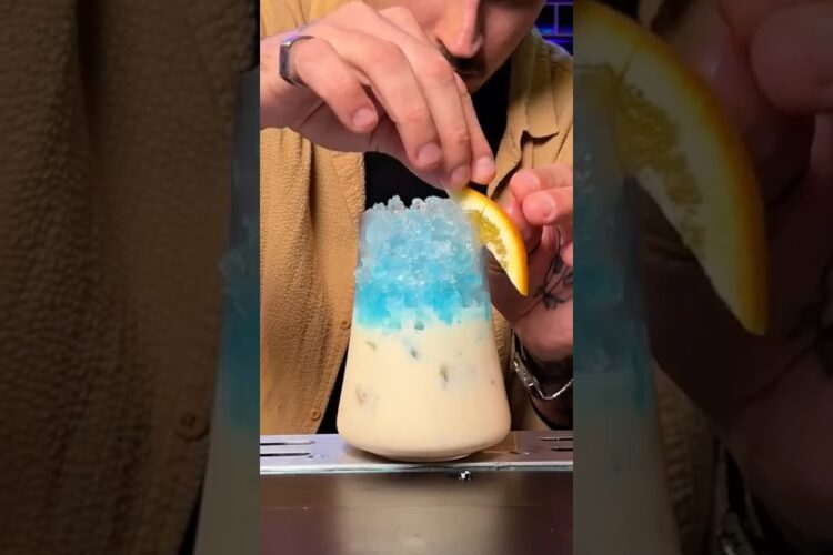 LICOR 43 CREME BRÛLÉE E CURAÇAU BLUE  #drink #bartender #cocktail