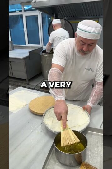 HOW ITS MADE: best baklava in the world! 🍮👨🍳 | #shorts #viral