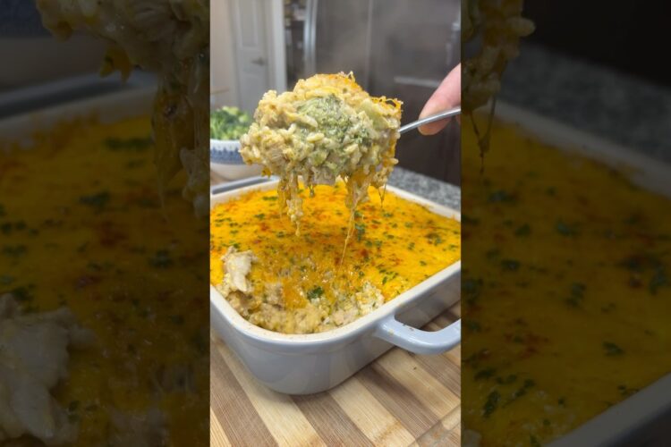 Cheesy Chicken Broccoli Rice Casserole🧀 for an easy dinner #cooking #casserole #dinnerrecipe #food