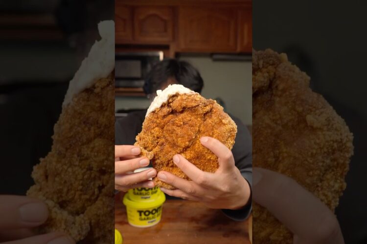 Taiwanese Fried Chicken Steak with ​⁠@toomdips  #friedchicken  #streetfood #easyrecipe